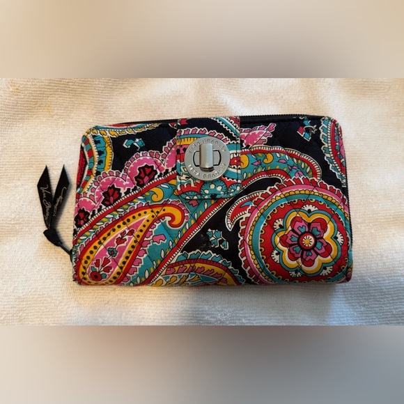 Vera Bradley - Picture 1 of 7